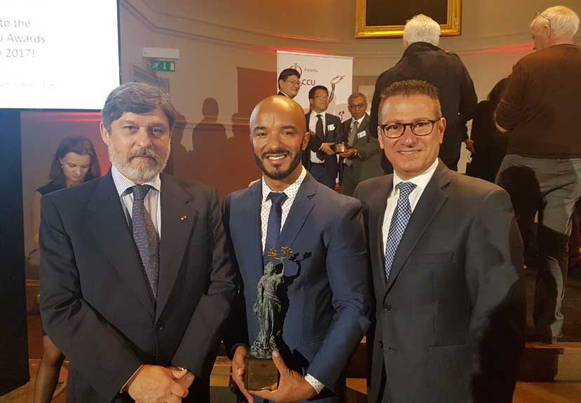 Arcos Dorados recibe premio por parte del GCCU