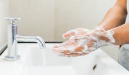 Lavarse las manos sí tiene ciencia