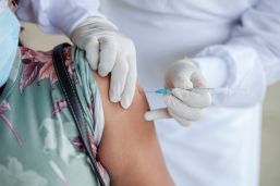Vacunas Covid, piden más pruebas científicas