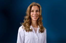 Crédito: UTHealth Houston. Irene Stafford, doctora en medicina, profesora asociada y médica especialista en medicina materno-fetal certificada por la junta directiva de UTHealth Houston.