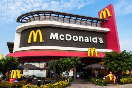 McDonald´s abre su interior a los comensales