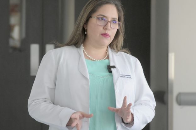 Dra. Brenda Acosta.