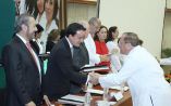 130 médicos del IMSS reciben reconocimientos por su trayectoria profesional