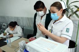 Capacitan a médicos en Veracruz