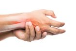 Atienden artritis reumatoide
