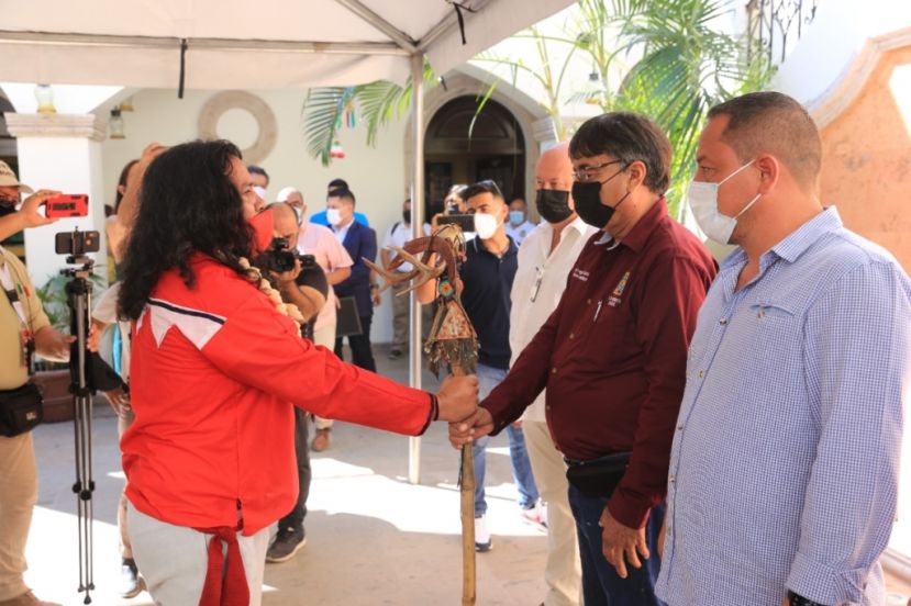 Recibe alcalde bastón de mando Pericú